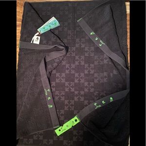 100% AUTHENTIC NEW LIMITED EDITION OFF-WHITE OVER-SIZED BATH-TOWEL HTF.